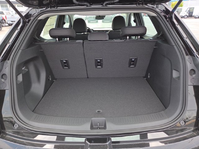 New 2027 Chevrolet Bolt LT w/ Comfort Package FWD image 16