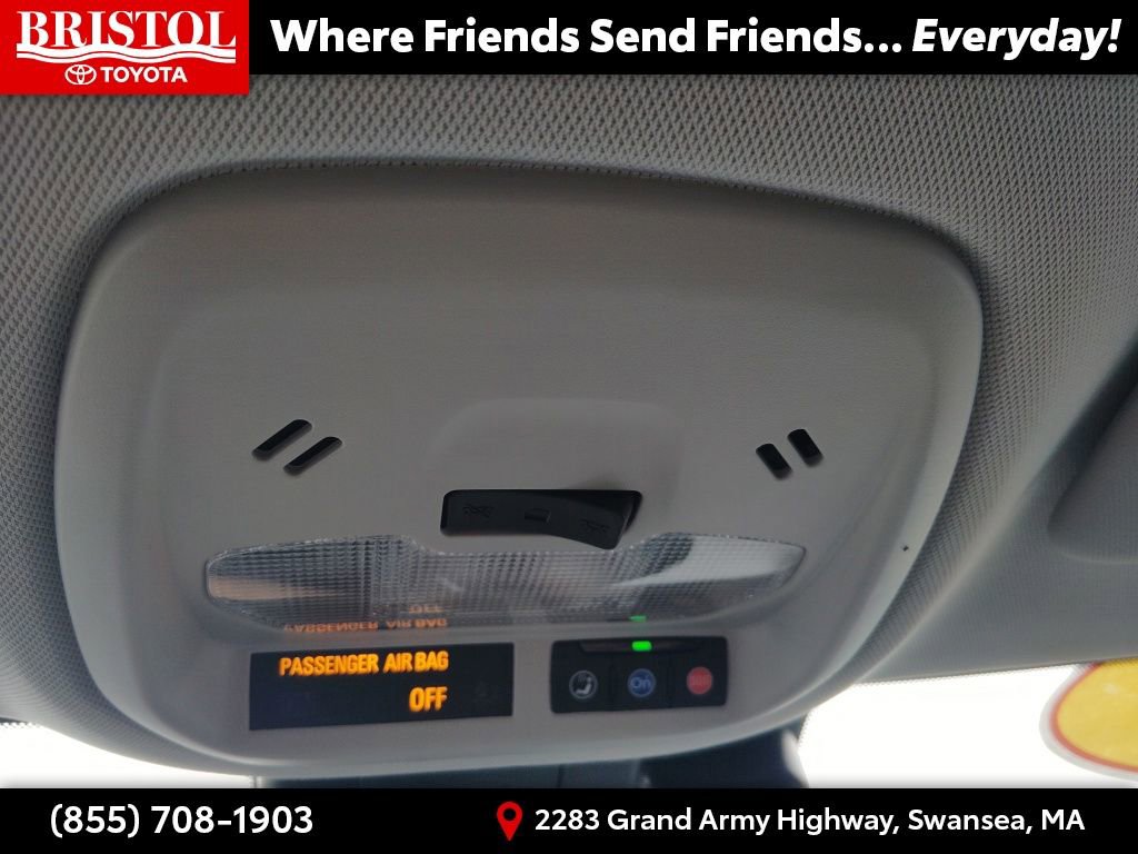 Used 2025 Chevrolet Trax LT w/ LT Convenience Package FWD image 23