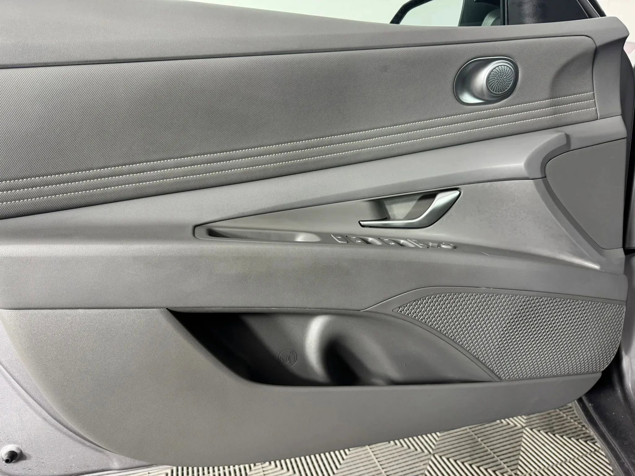 Used 2025 Hyundai Elantra Sport FWD image 36