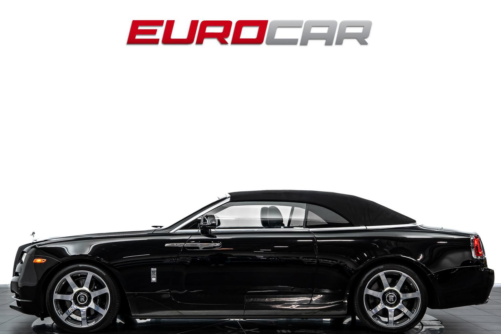 Used 2017 Rolls-Royce Dawn RWD image 3