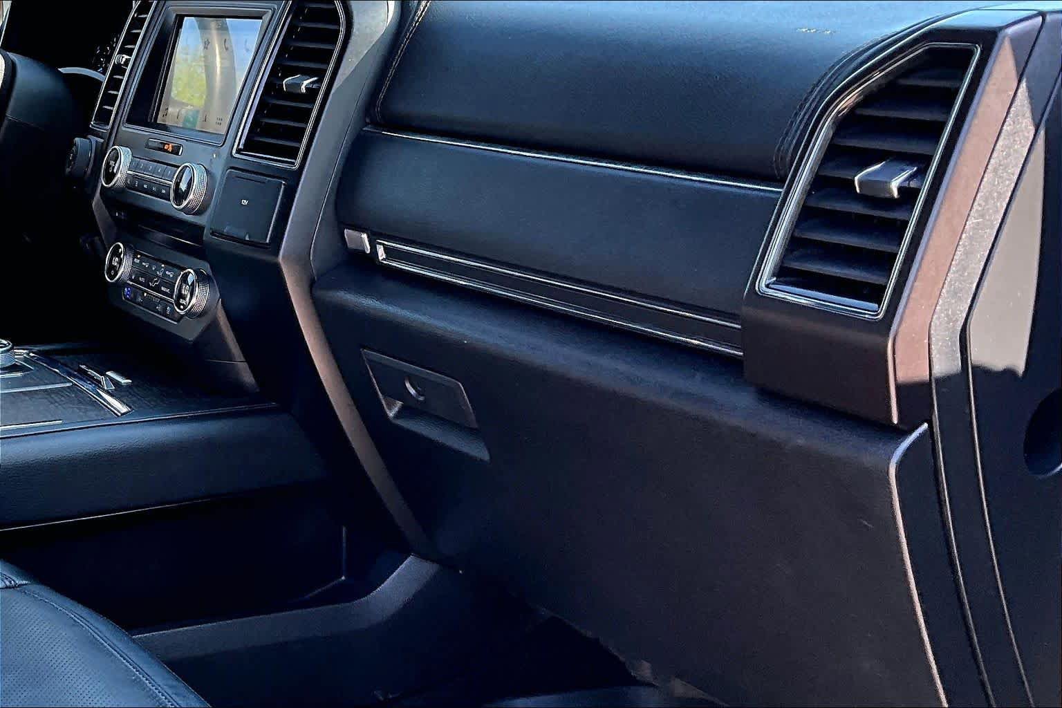 Used 2018 Ford Expedition Limited w/ Equipment Group 301A image 19