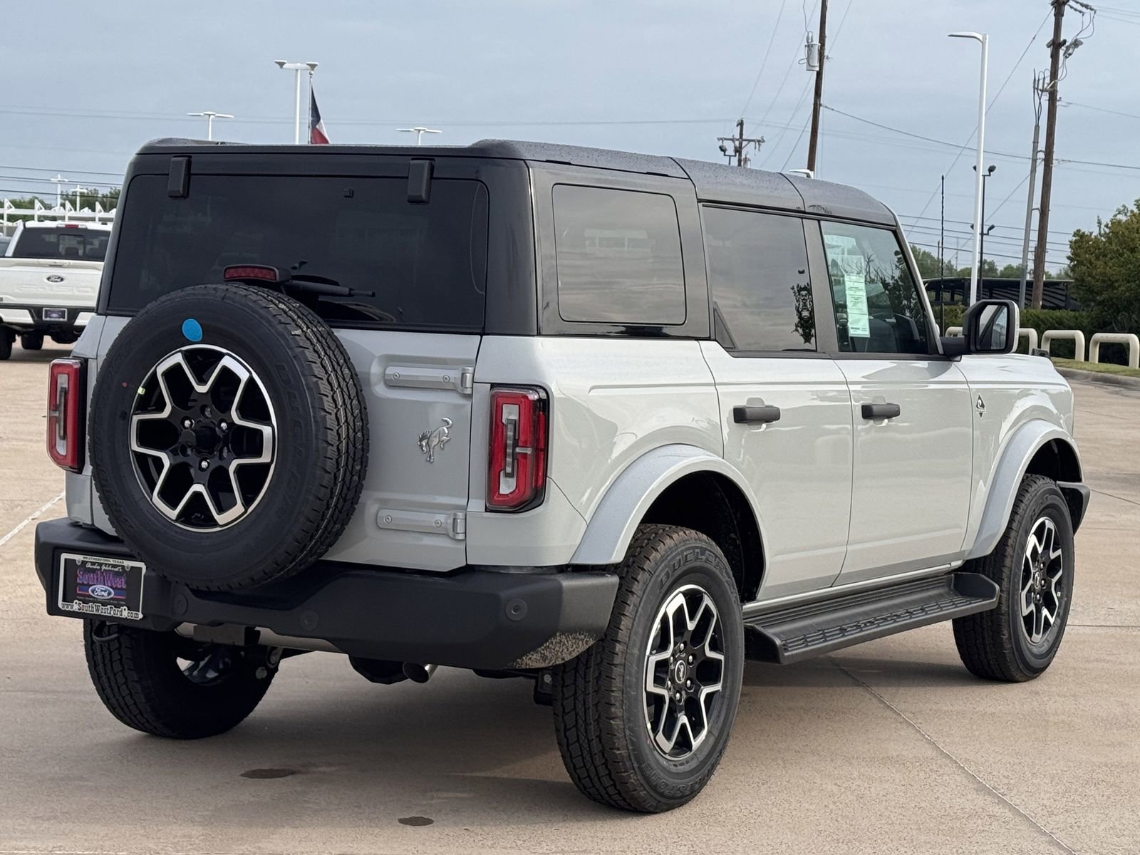 New 2026 Ford Bronco Outer Banks image 4