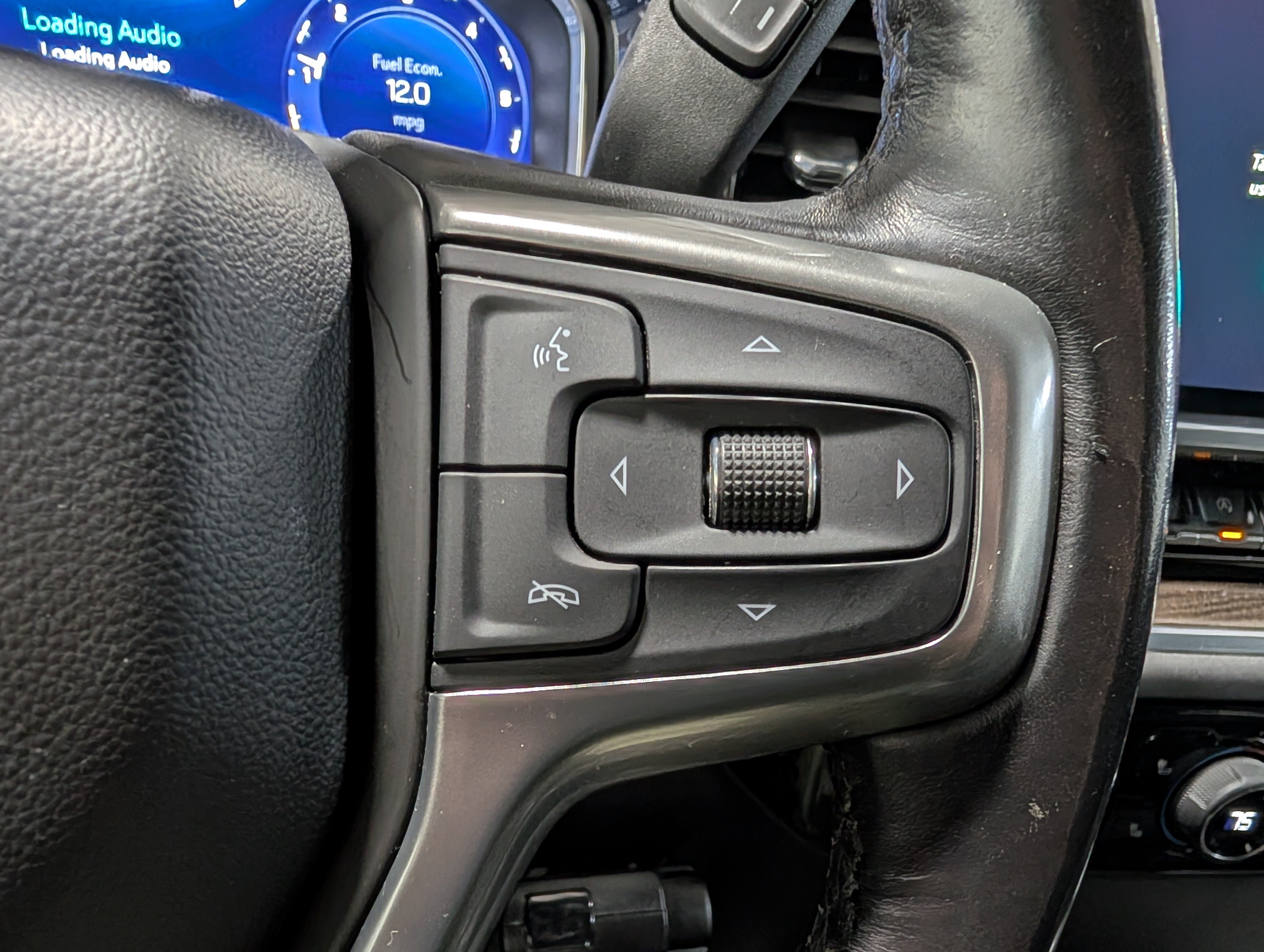 Used 2022 Chevrolet Silverado 1500 LT AWD/4WD image 21