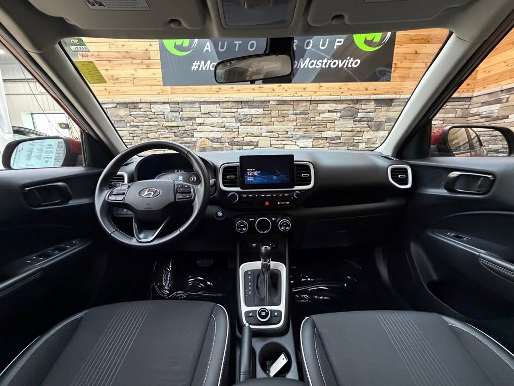 Used 2024 Hyundai Venue Limited FWD image 16