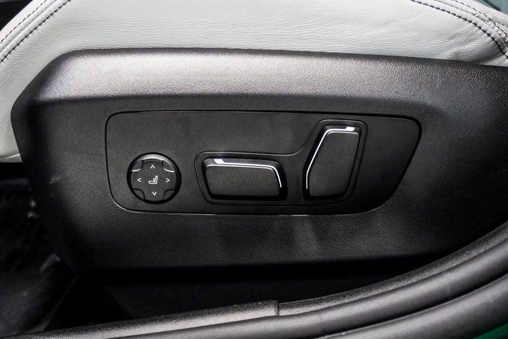 Used 2025 BMW M5 w/ Carbon Package image 19