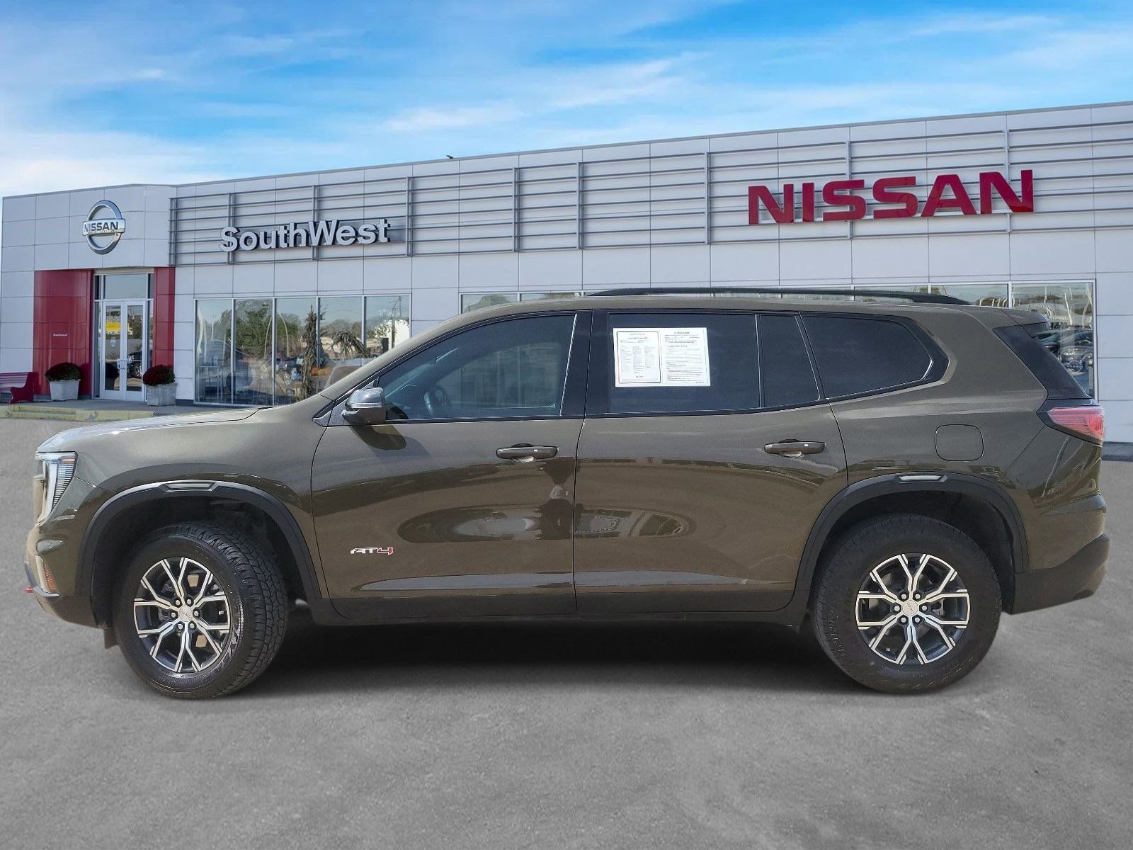 Used 2024 GMC Acadia AT4 w/ Luxury Package AWD/4WD image 9