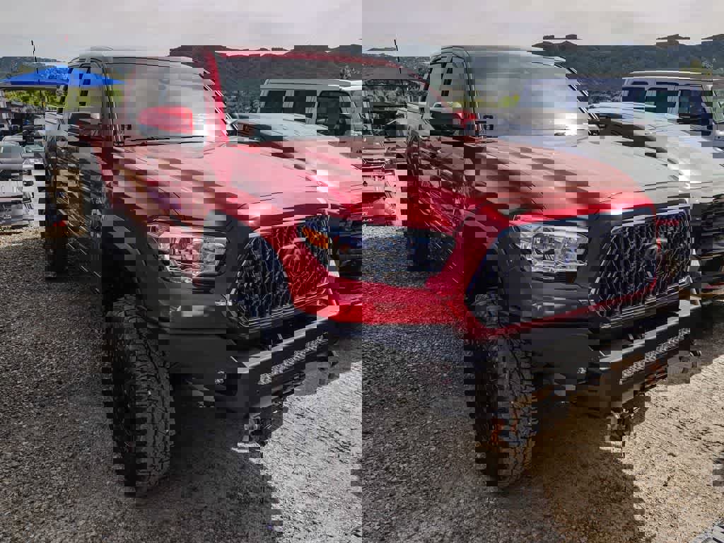 Used 2019 Toyota Tacoma TRD Off-Road w/ Technology Package AWD/4WD image 4