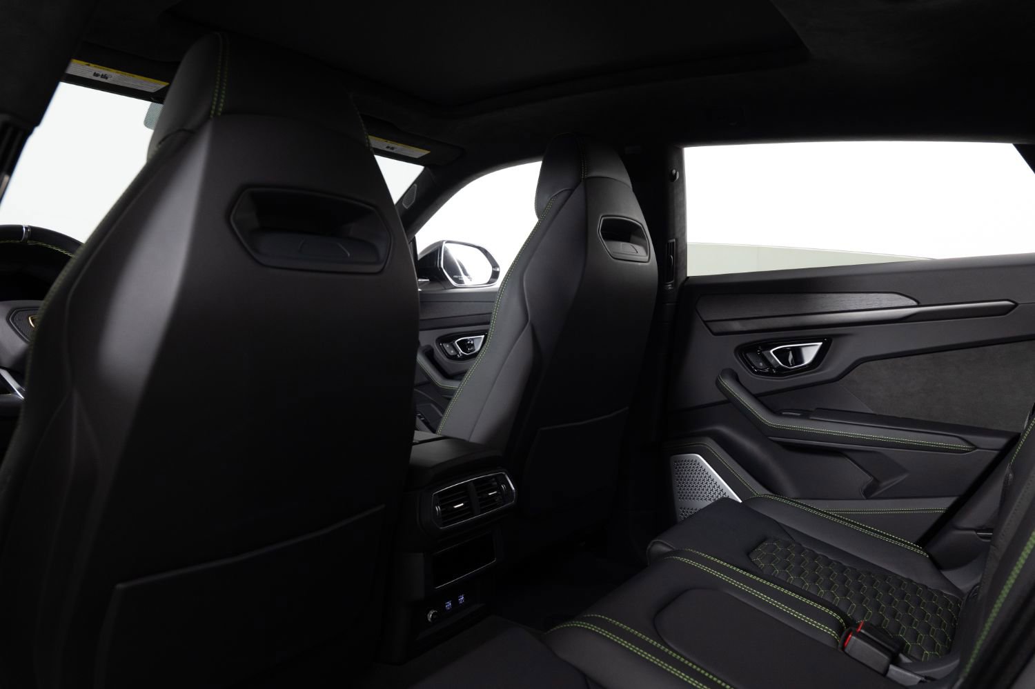 Used 2021 Lamborghini Urus AWD/4WD image 32
