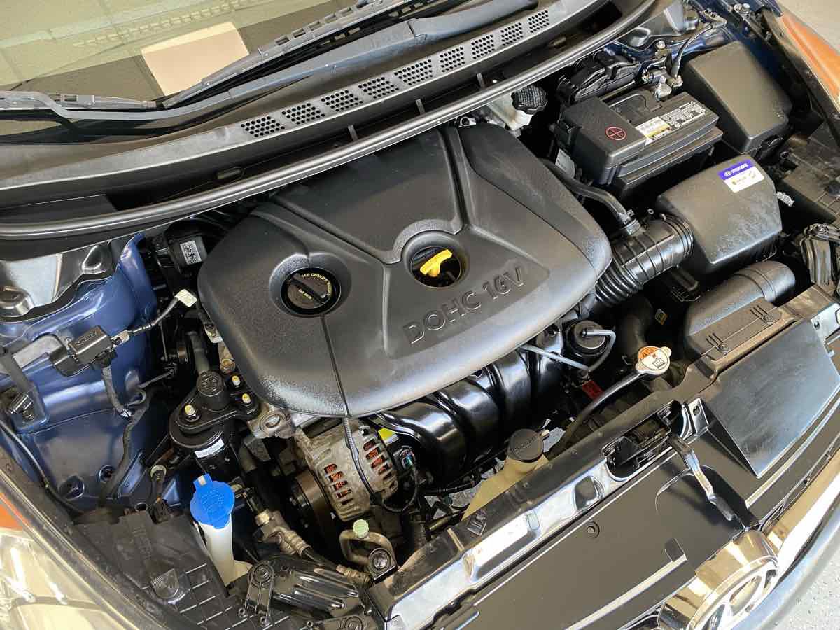 Used 2013 Hyundai Elantra SE FWD image 29