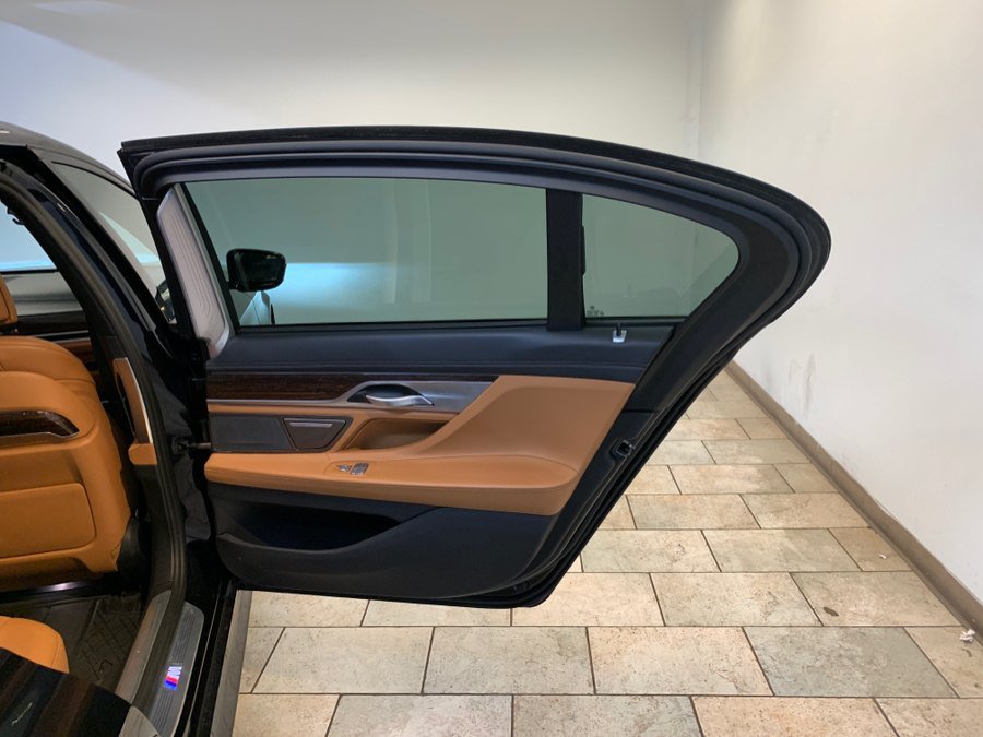 Used 2021 BMW 750i xDrive w/ Executive Package AWD/4WD image 74