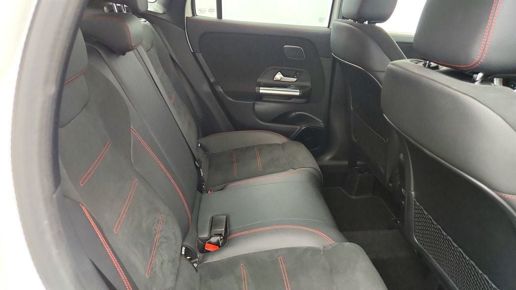 Used 2025 Mercedes-Benz GLA 250 4MATIC image 22