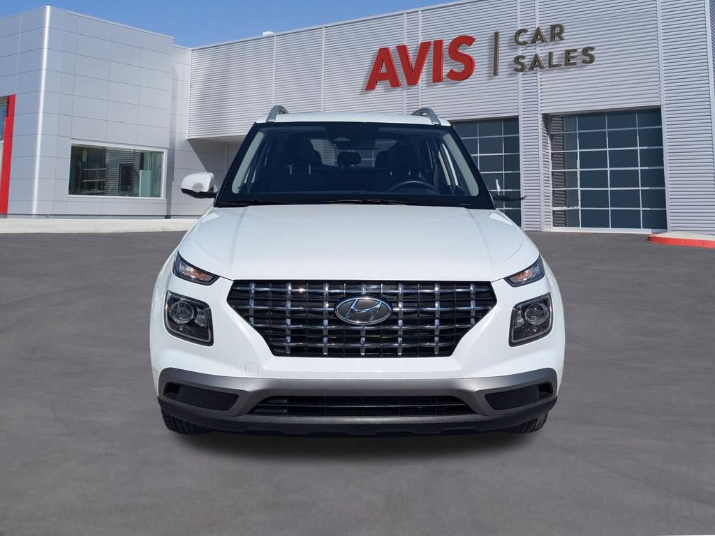 Used 2025 Hyundai Venue SEL FWD image 2