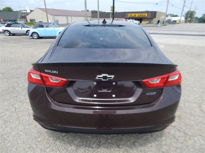Used 2016 Chevrolet Malibu LT w/ Leather Package FWD image 10