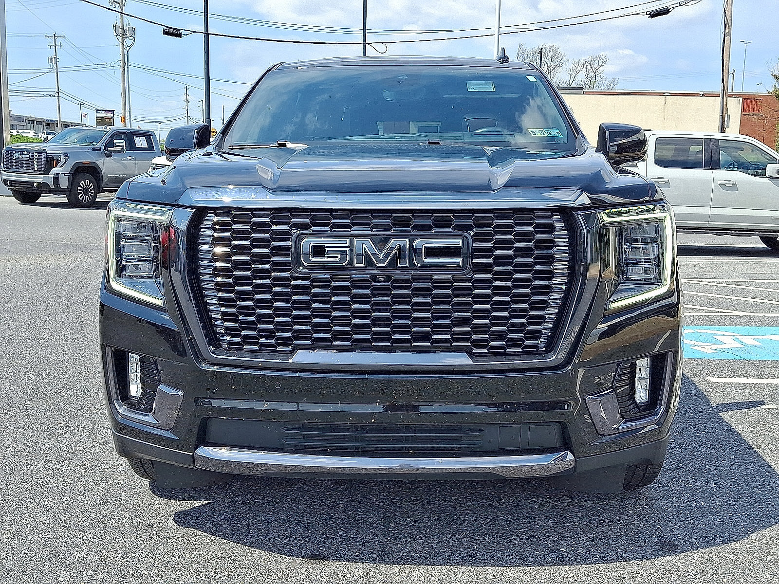 Used 2023 GMC Yukon Denali Ultimate AWD/4WD image 2