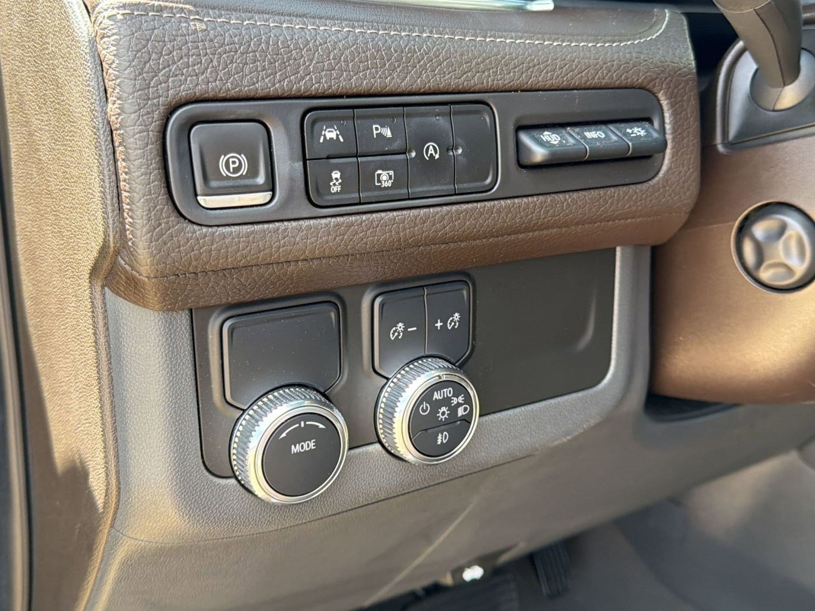 Used 2023 GMC Yukon XL Denali image 18
