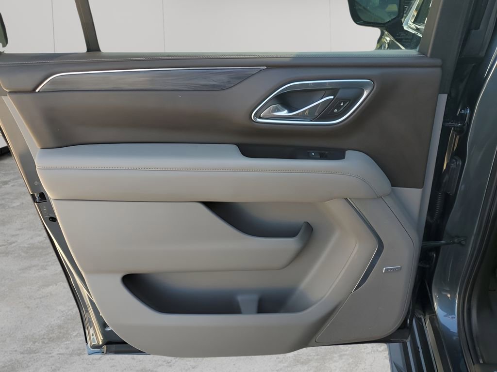 Used 2021 GMC Yukon XL SLT w/ Rear Media and Nav Package image 17