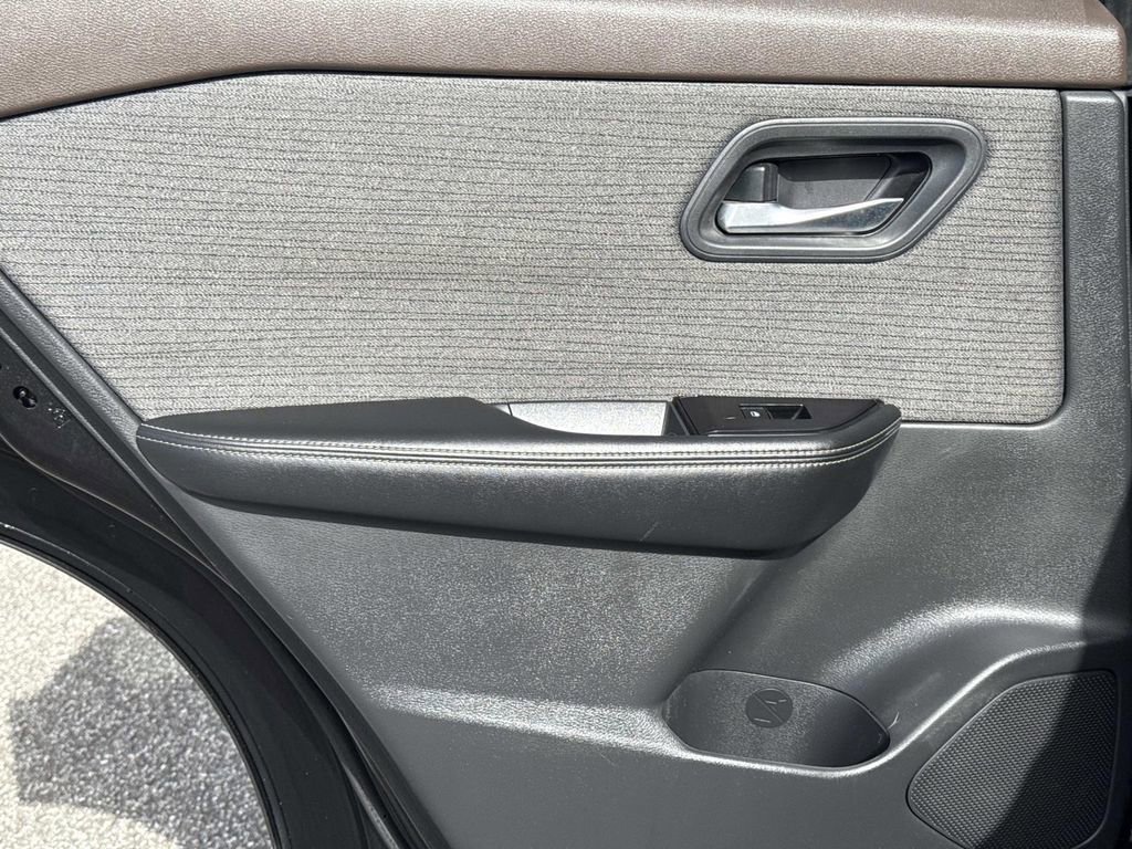 Certified 2022 Nissan Rogue SV image 12