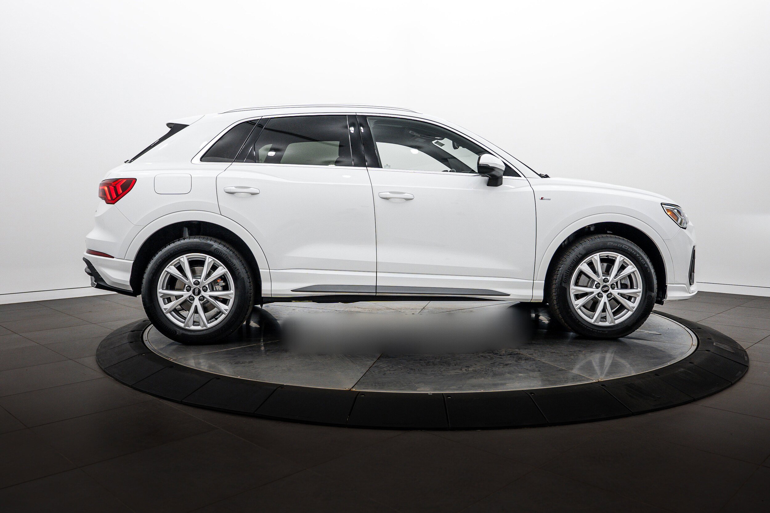 Used 2023 Audi Q3 2.0T Premium w/ Convenience Package AWD/4WD image 3