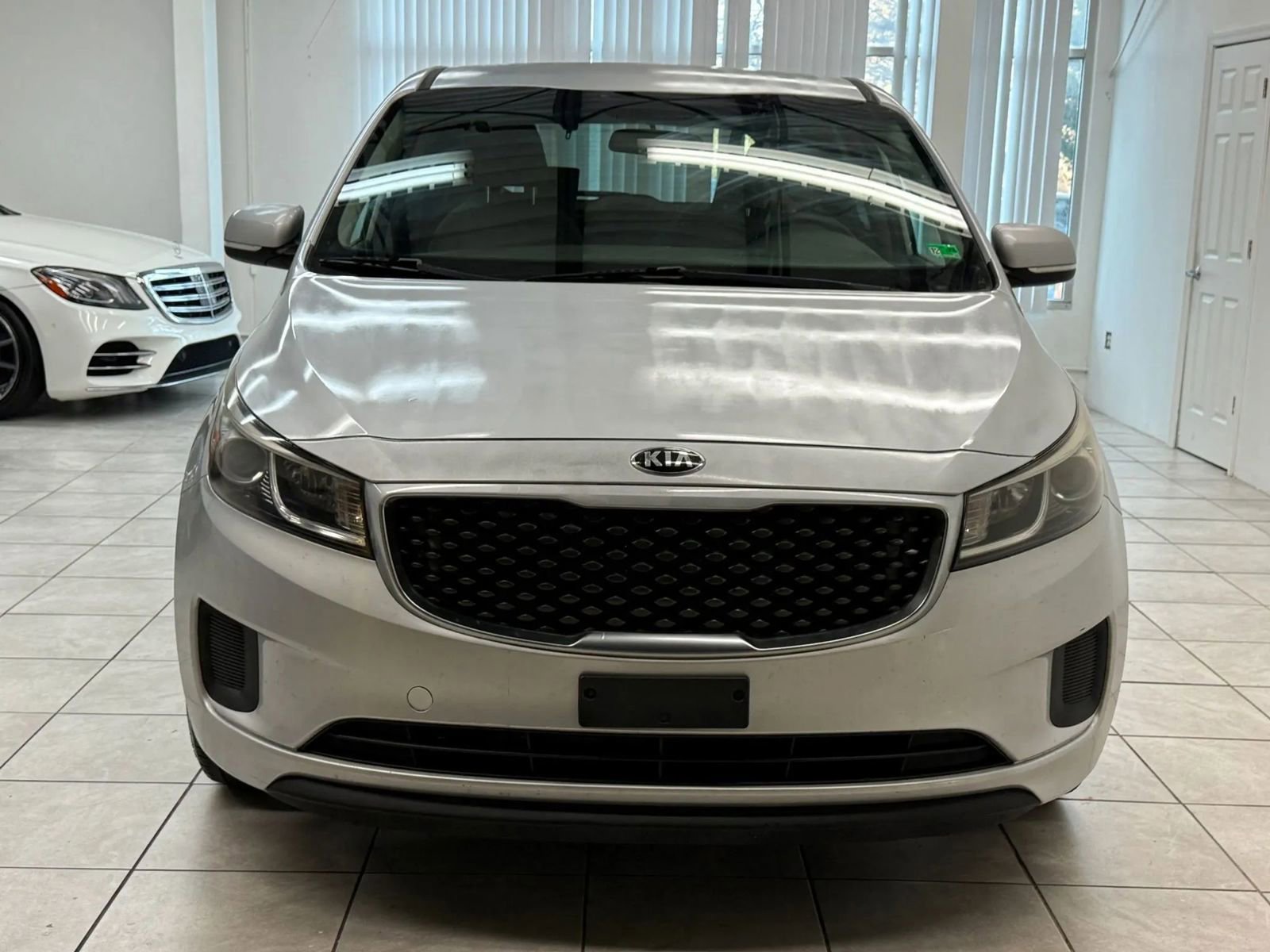 Used 2017 Kia Sedona LX image 2