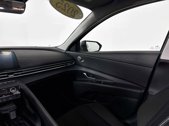 Used 2025 Hyundai Elantra SEL FWD image 25