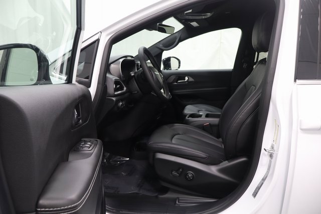 New 2026 Chrysler Voyager LX image 10