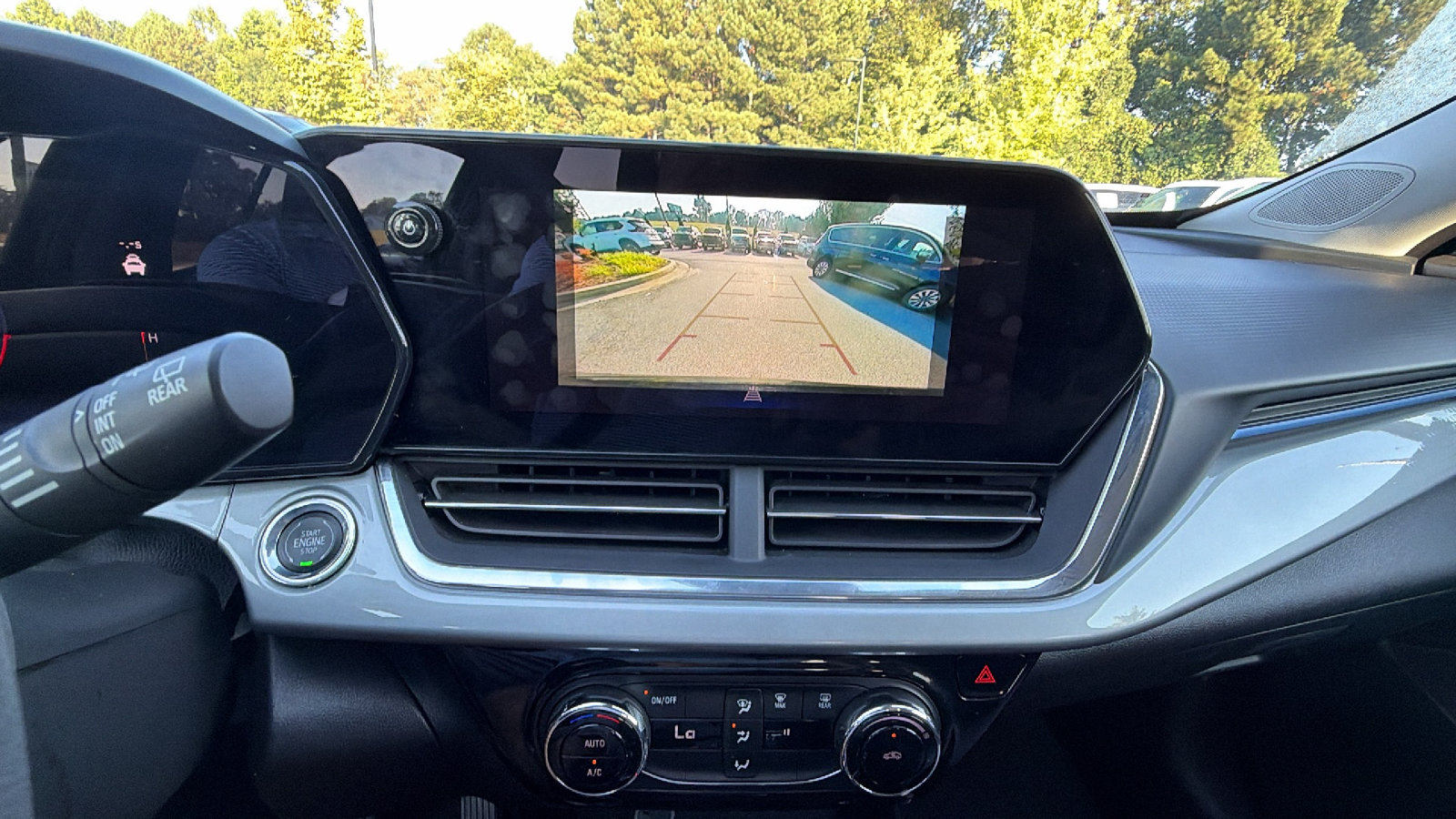 Used 2025 Chevrolet Trax LT FWD image 32