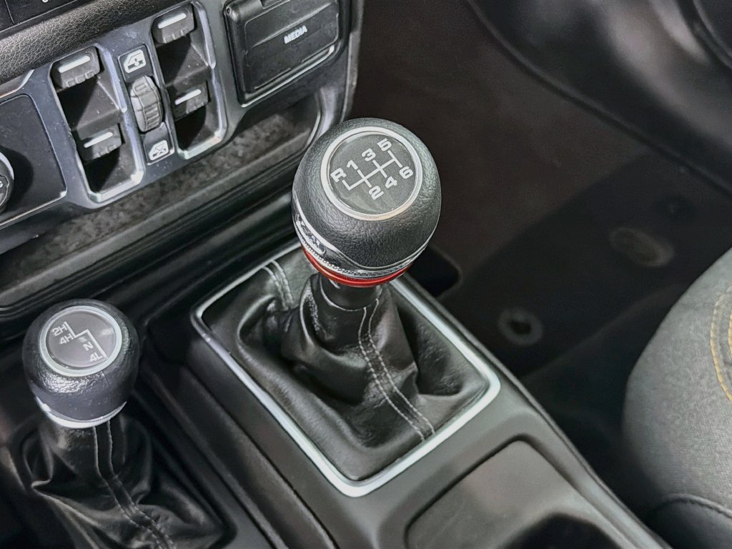 Used 2024 Jeep Wrangler Unlimited Sport AWD/4WD image 16
