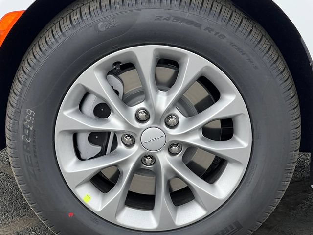 New 2027 Chrysler Pacifica Select AWD/4WD image 8