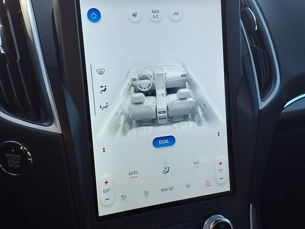 Used 2024 Ford Edge ST-Line w/ Class II Trailer Tow Package image 8