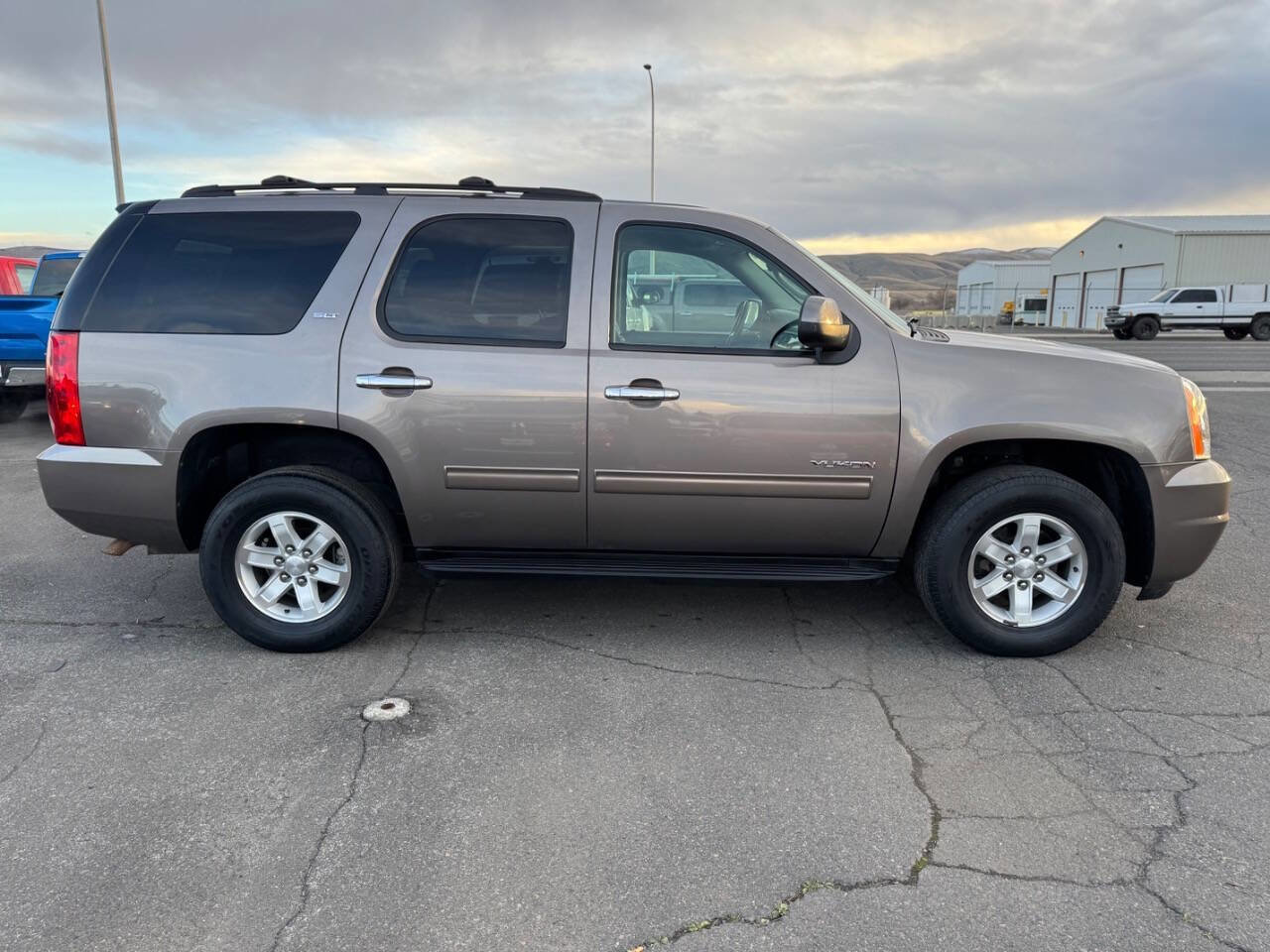 Used 2013 GMC Yukon SLT AWD/4WD image 6