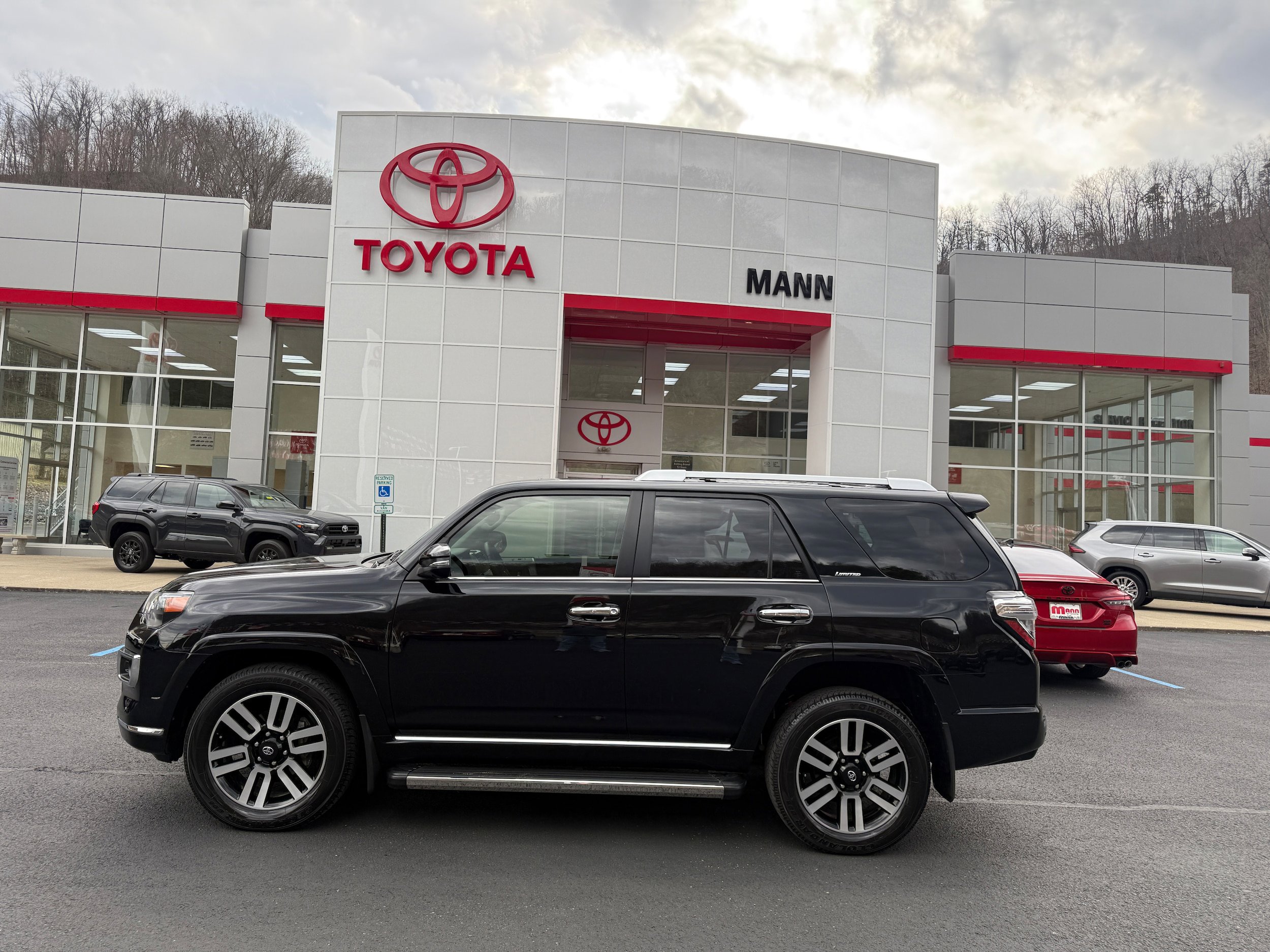 Used 2023 Toyota 4Runner Limited AWD/4WD image 1