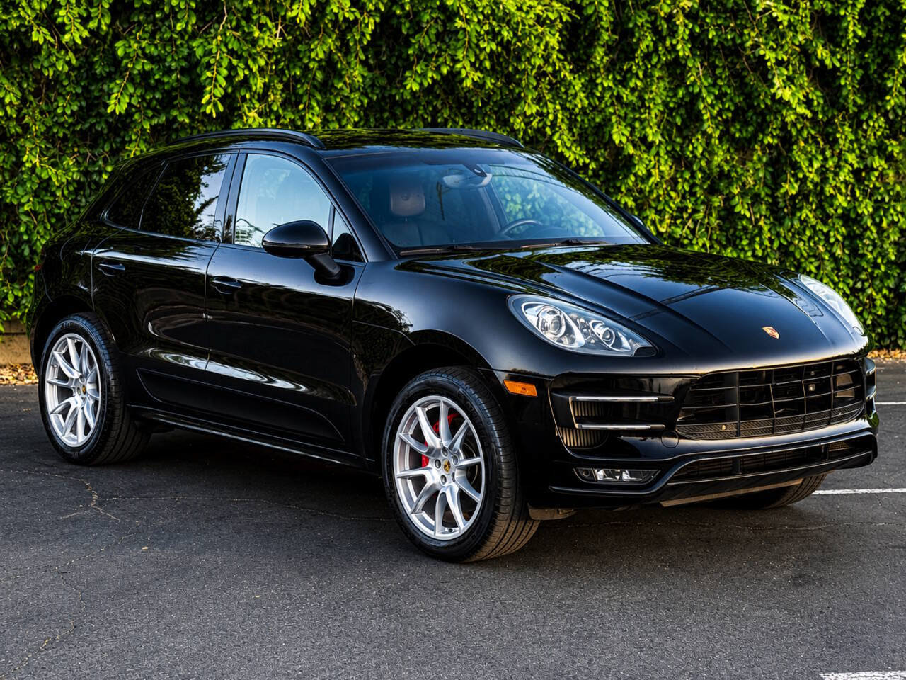 Used 2015 Porsche Macan Turbo AWD/4WD image 3