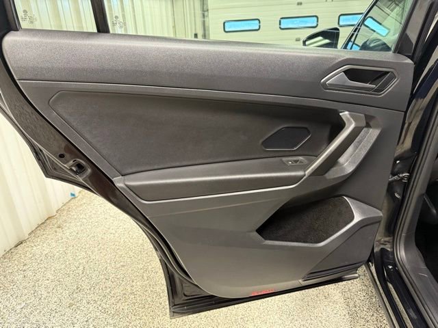 Used 2021 Volkswagen Tiguan SE image 8