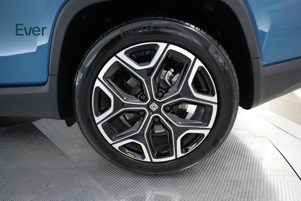 Used 2025 Rivian R1T Adventure Dual AWD/4WD image 9