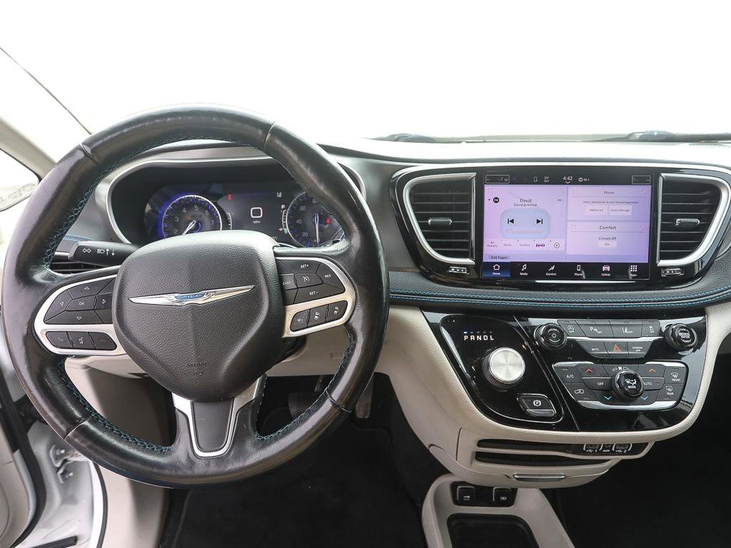 Used 2021 Chrysler Pacifica Touring-L image 13