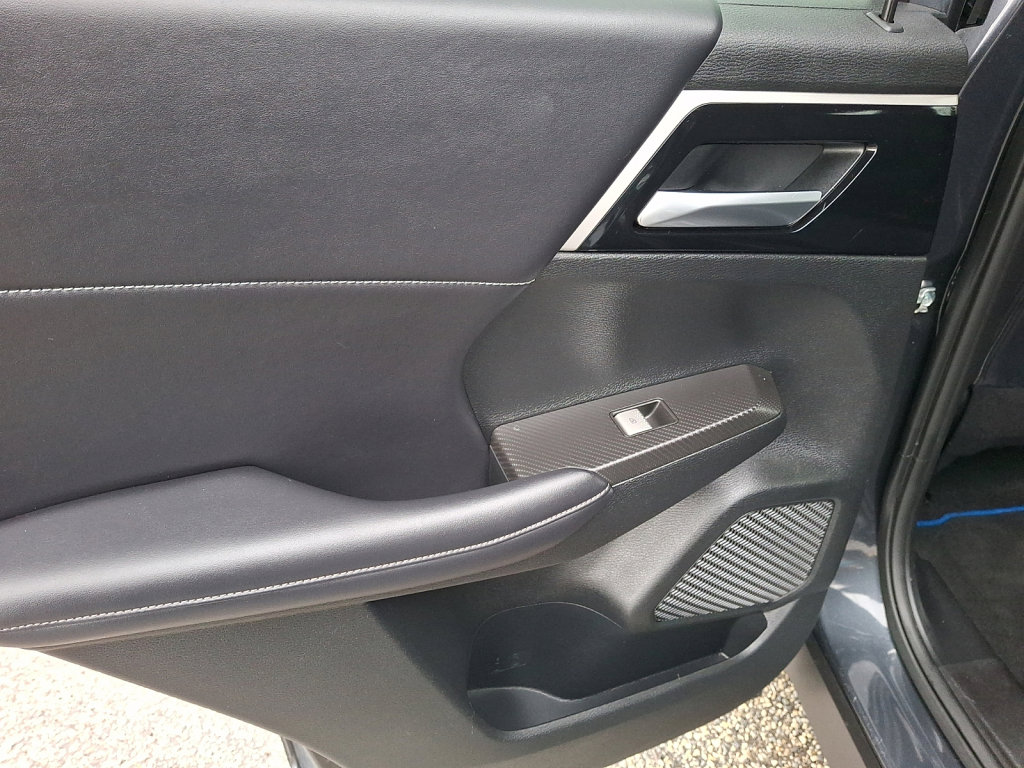 Used 2024 Mitsubishi Outlander 4WD Plug-In Hybrid image 19