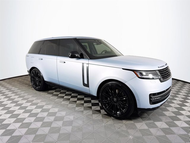 Used 2025 Land Rover Range Rover SE image 3