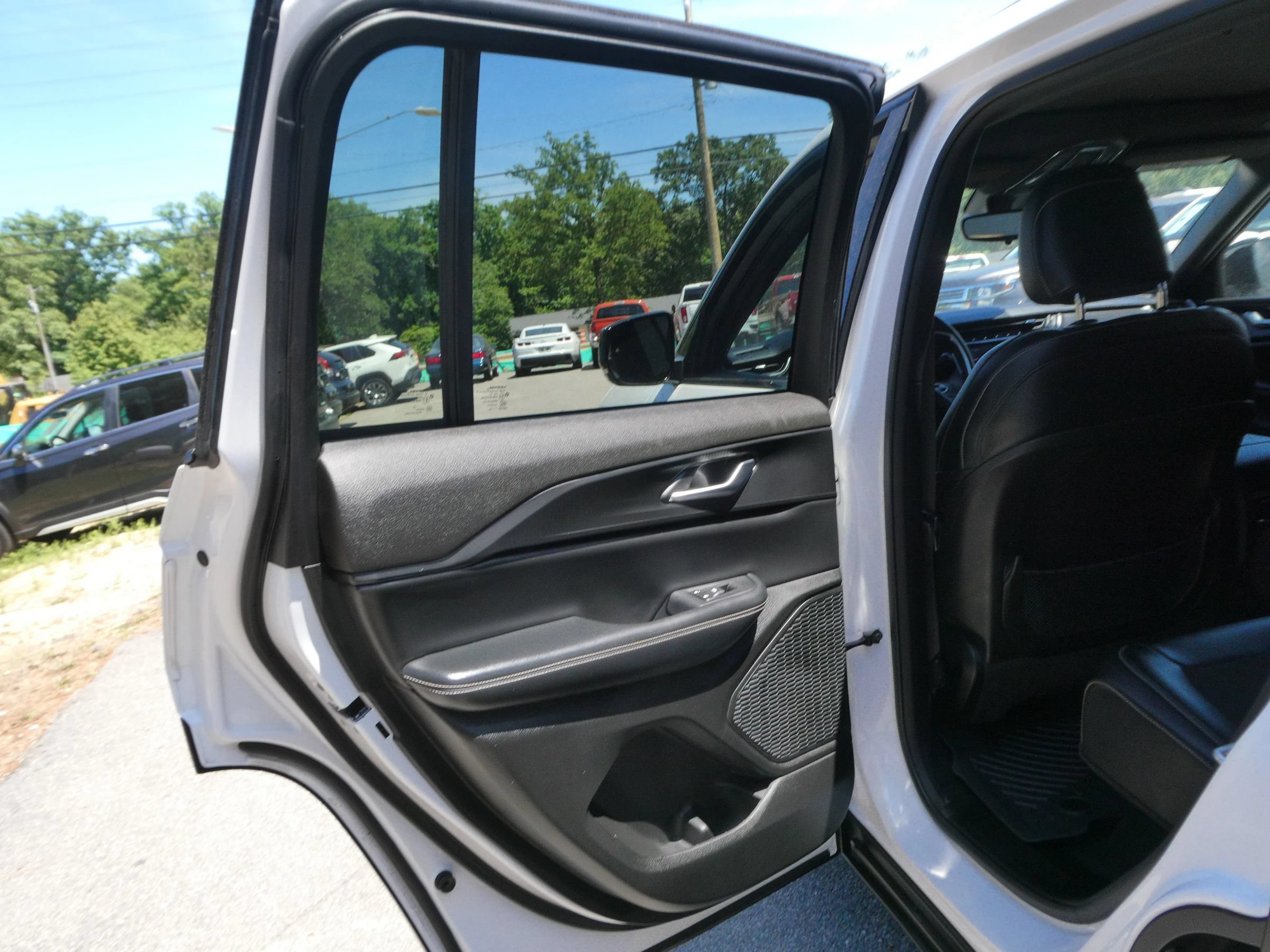 Used 2023 Jeep Grand Cherokee Altitude AWD/4WD image 30