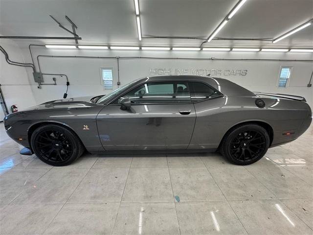 Used 2018 Dodge Challenger R/T Scat Pack w/ Dynamics Package RWD image 10