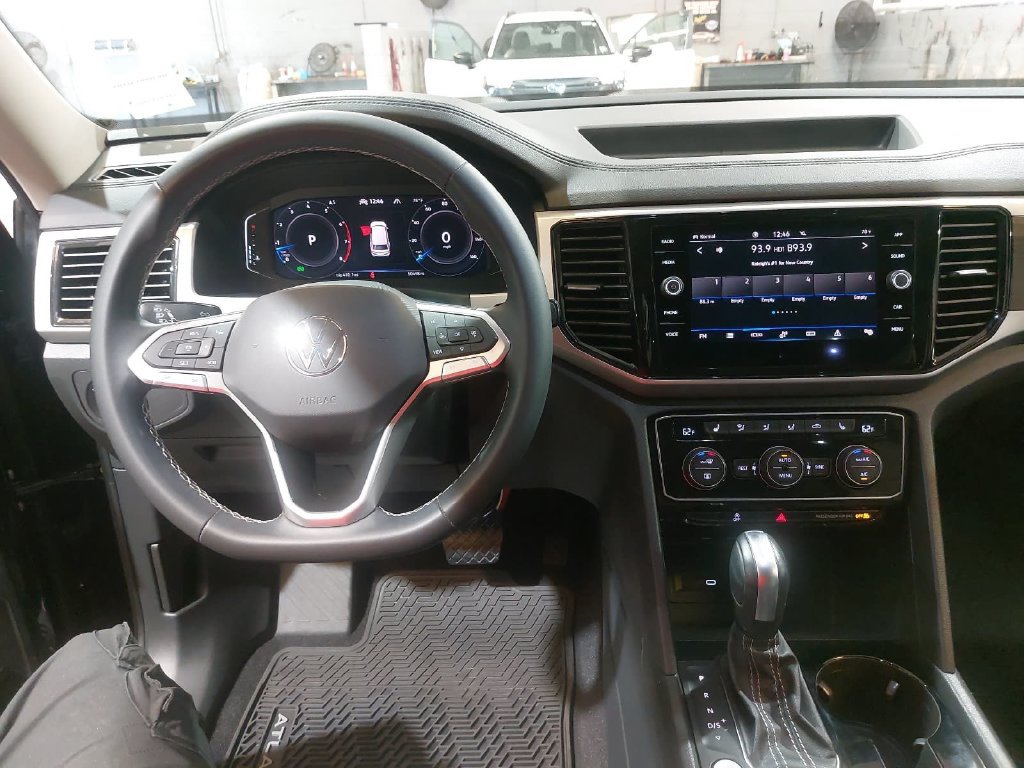 Used 2023 Volkswagen Atlas SE w/ Panoramic Sunroof Package AWD/4WD image 17