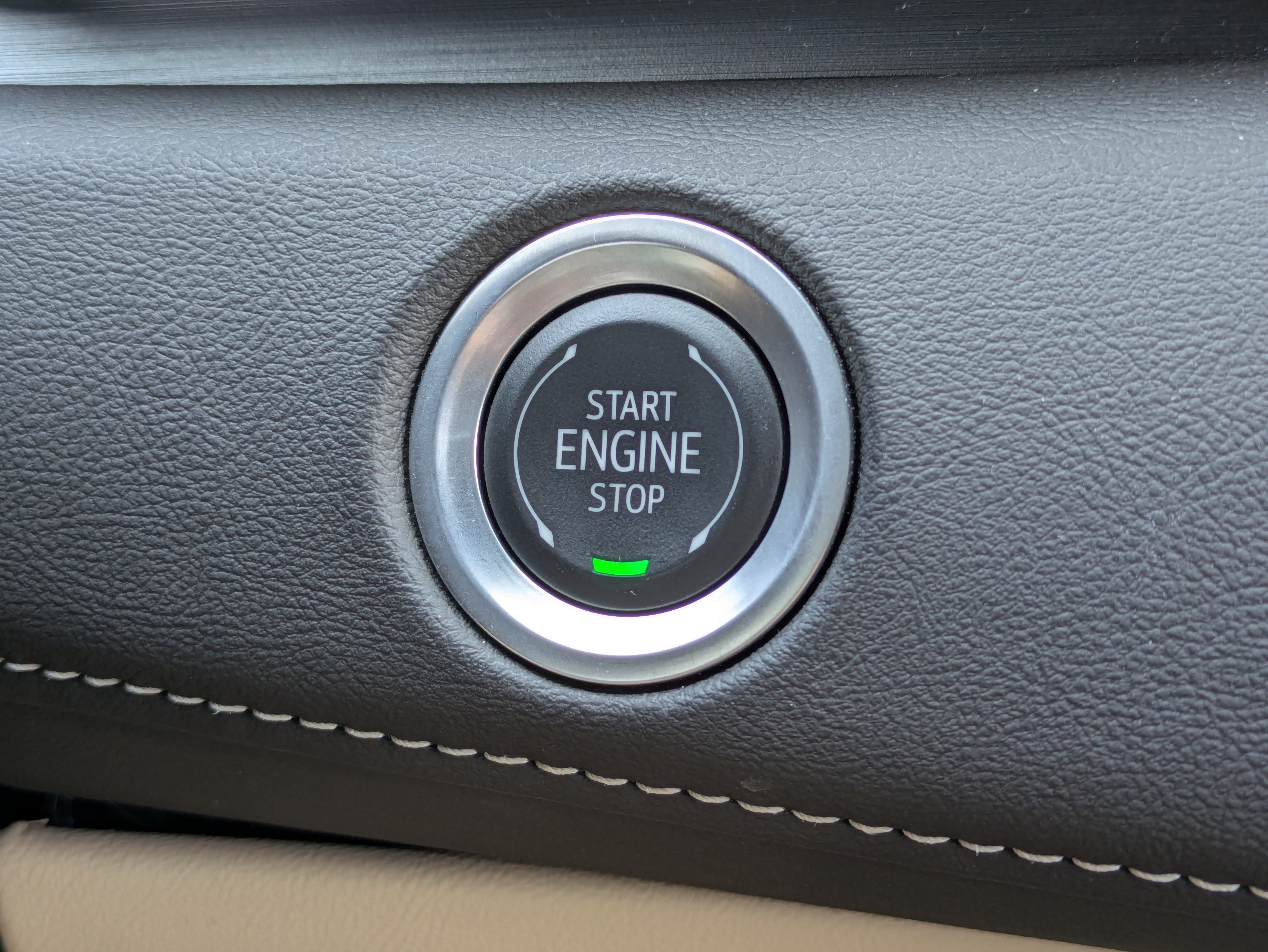 Certified 2024 Cadillac Escalade Premium Luxury w/ Performance Package AWD/4WD image 33