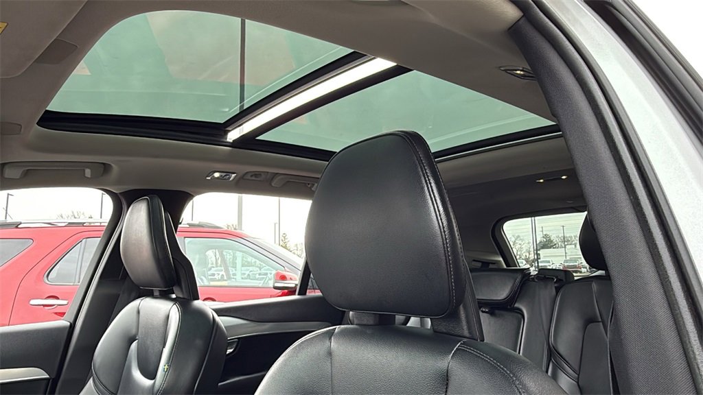 Used 2018 Volvo XC90 T5 Momentum w/ Convenience Package image 21
