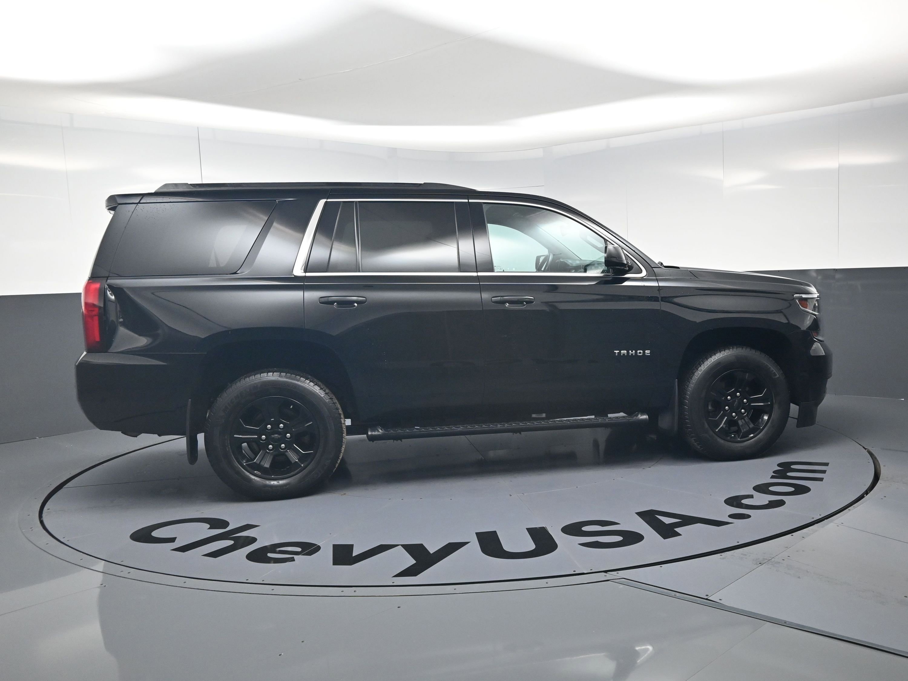 Used 2019 Chevrolet Tahoe LS w/ Enhanced Driver Alert Package AWD/4WD image 10