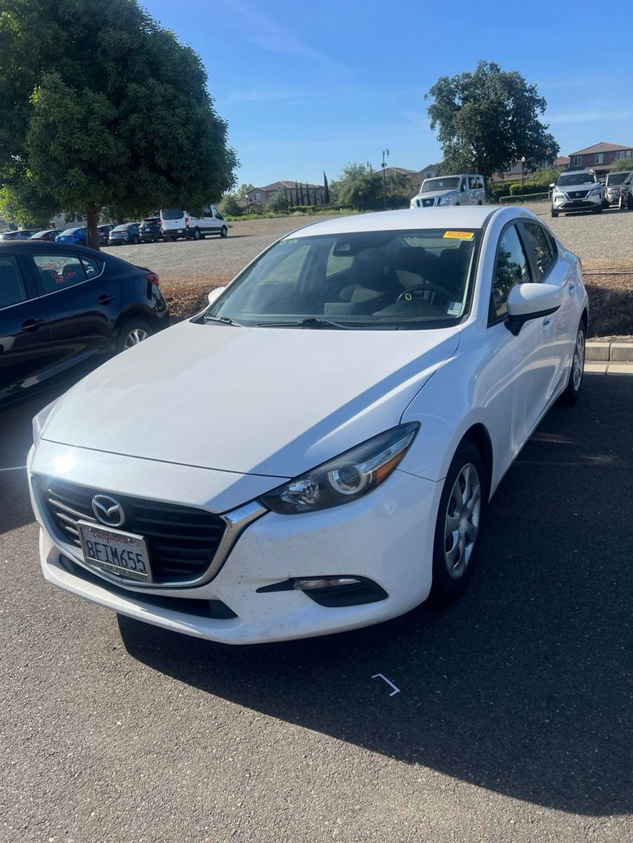 Used 2018 MAZDA MAZDA3 Sport FWD image 2