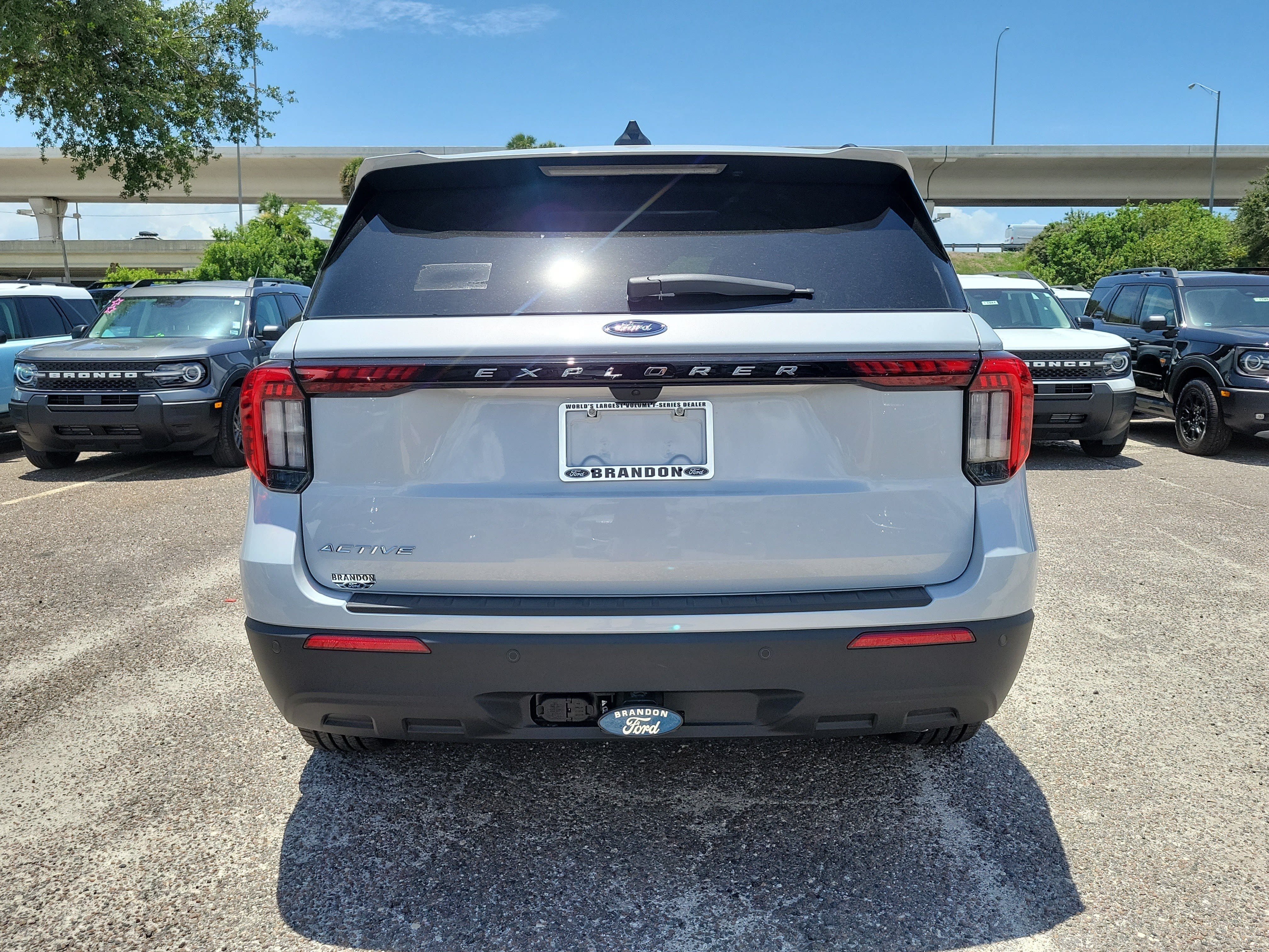 New 2026 Ford Explorer Active RWD image 9