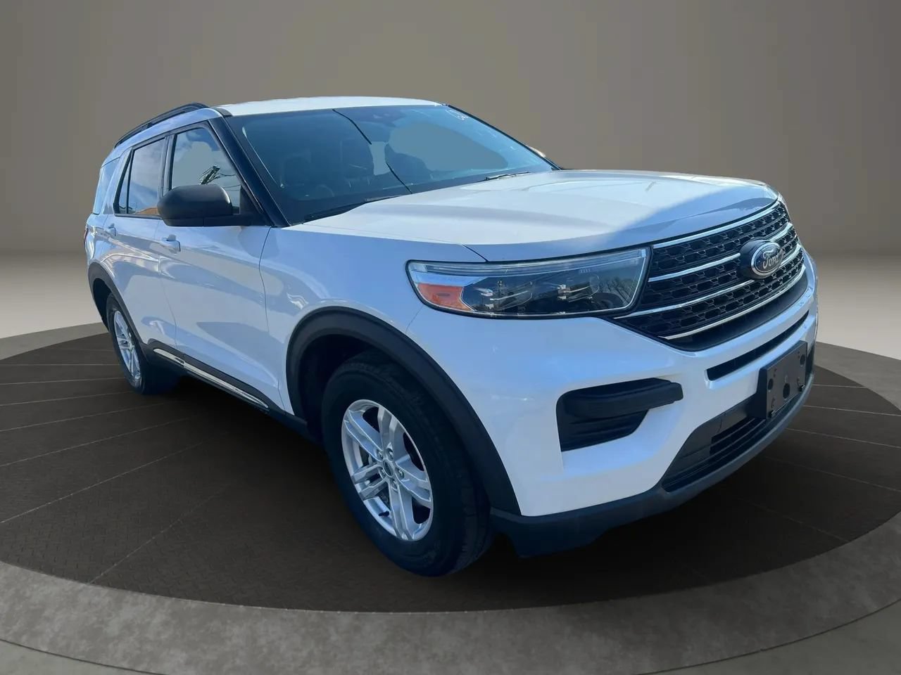 Used 2020 Ford Explorer XLT AWD/4WD image 3