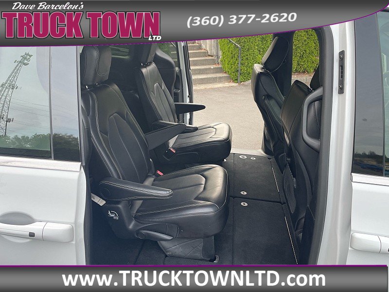 Used 2025 Chrysler Pacifica Select FWD image 15