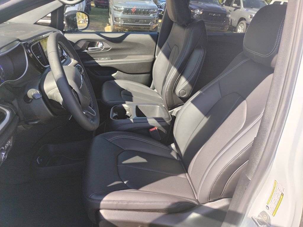New 2026 Chrysler Pacifica Select image 23