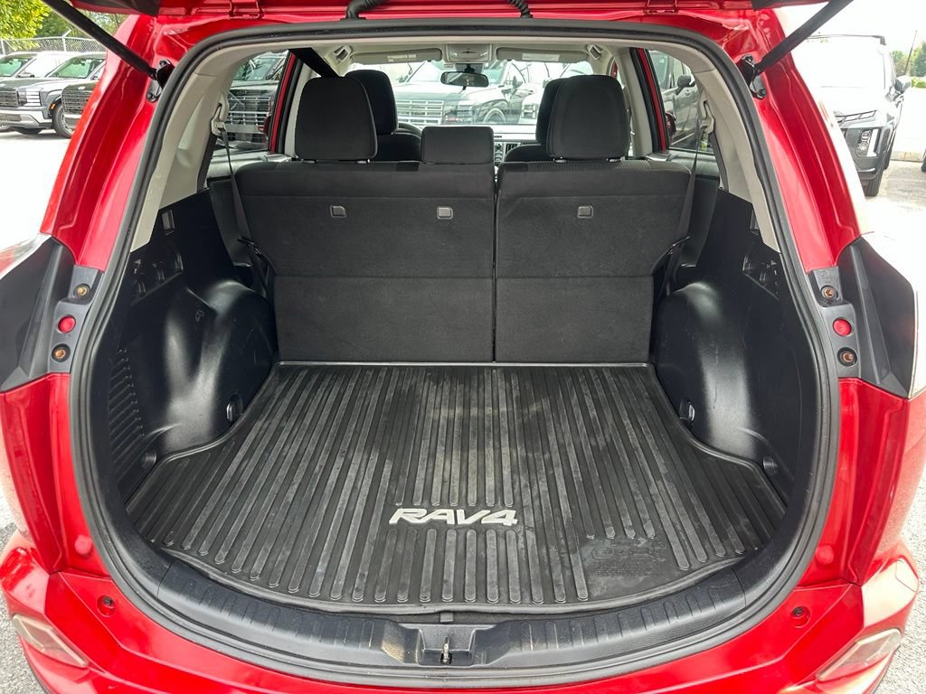 Used 2017 Toyota RAV4 LE w/ All Weather Liner Package AWD/4WD image 25