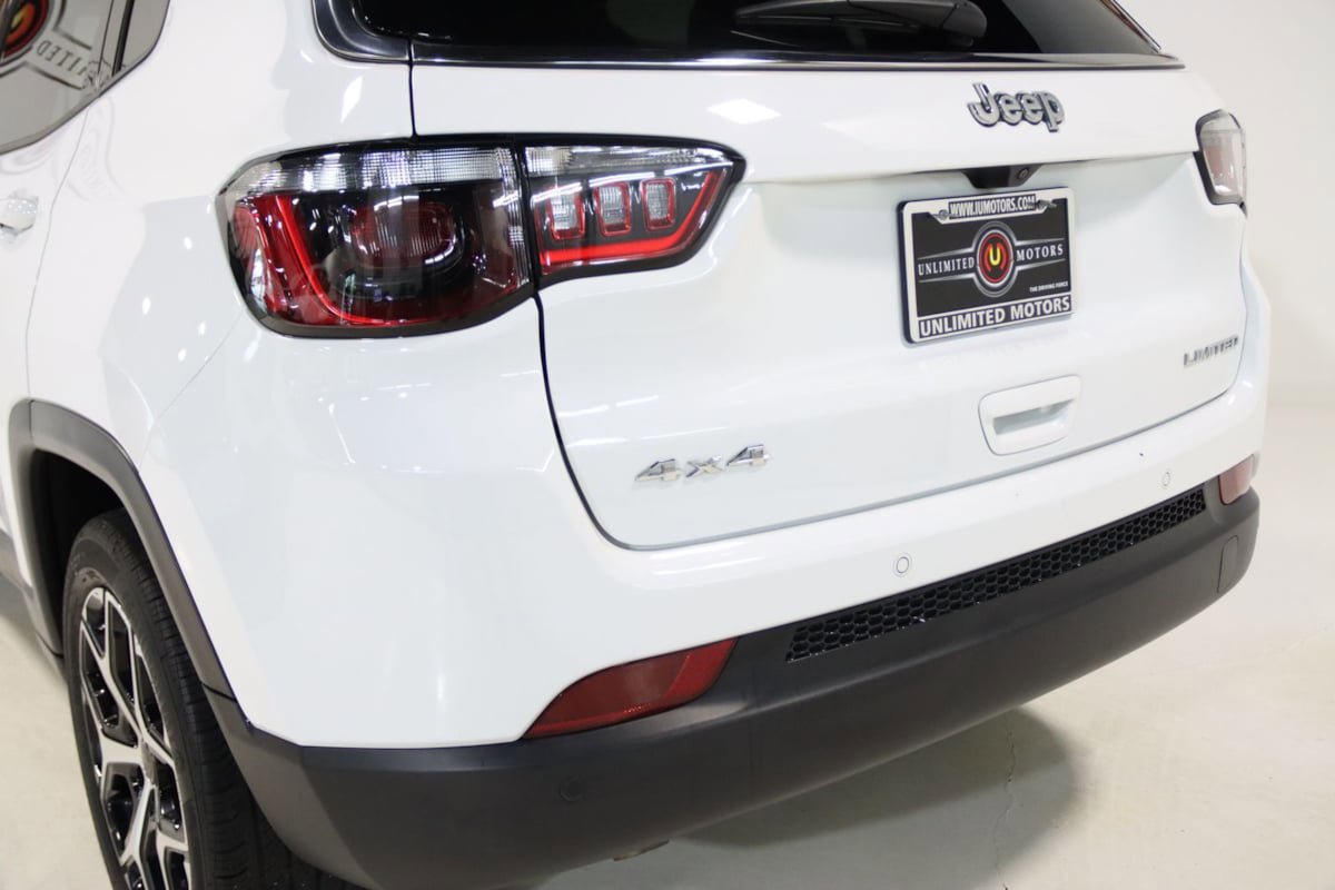Used 2025 Jeep Compass Limited AWD/4WD image 11